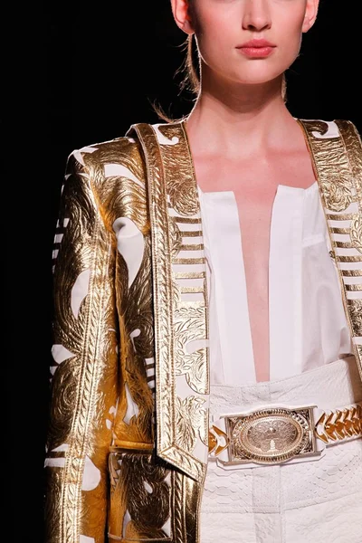 Look 30